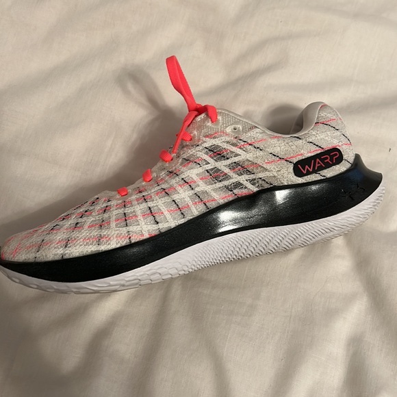 Under Armour Women’s 8.5 Flow Velociti Wind Running Shoes - Picture 2 of 3